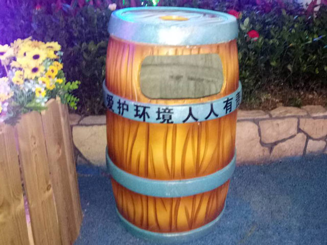 玻璃鋼鼓形仿木垃圾桶優雅適用原生態主題