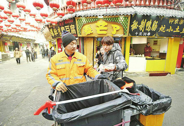 戶(hù)外垃圾桶全撤離濟(jì)南街道做得徹底